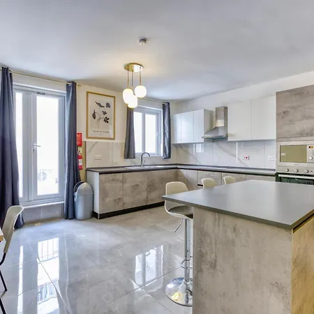 Апартаменты Stylish 3br In The Centre Of St Julian With Wifi By 360 Estates