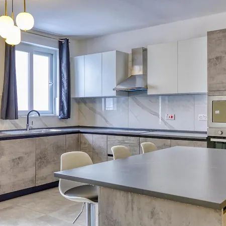 Stylish 3br In The Centre Of St Julian With Wifi By 360 Estates Apartmán